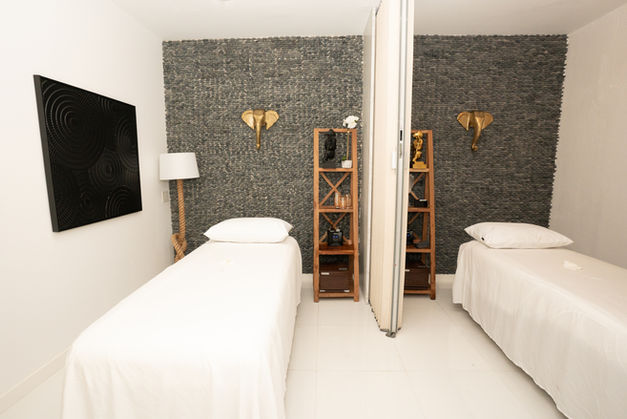 Relaxing massage room at Neo Nails Brickell Miami day spa