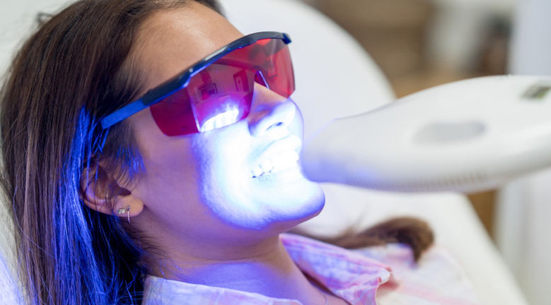 Blanqueamiento dental en Neo Nails Brickell